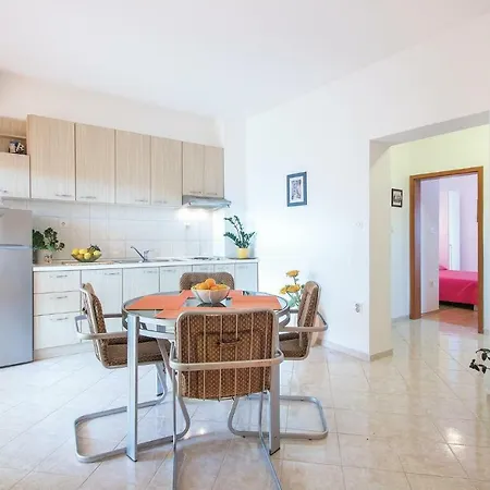 Appartement Stunning In With Kitchen